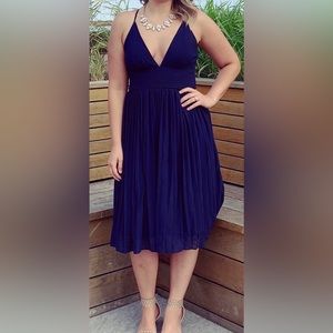 Lulus Navy Deep V Pleated Criss Cross Dress Size Medium